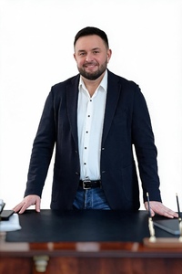Директор по маркетингу Отставной Сергей Александрович